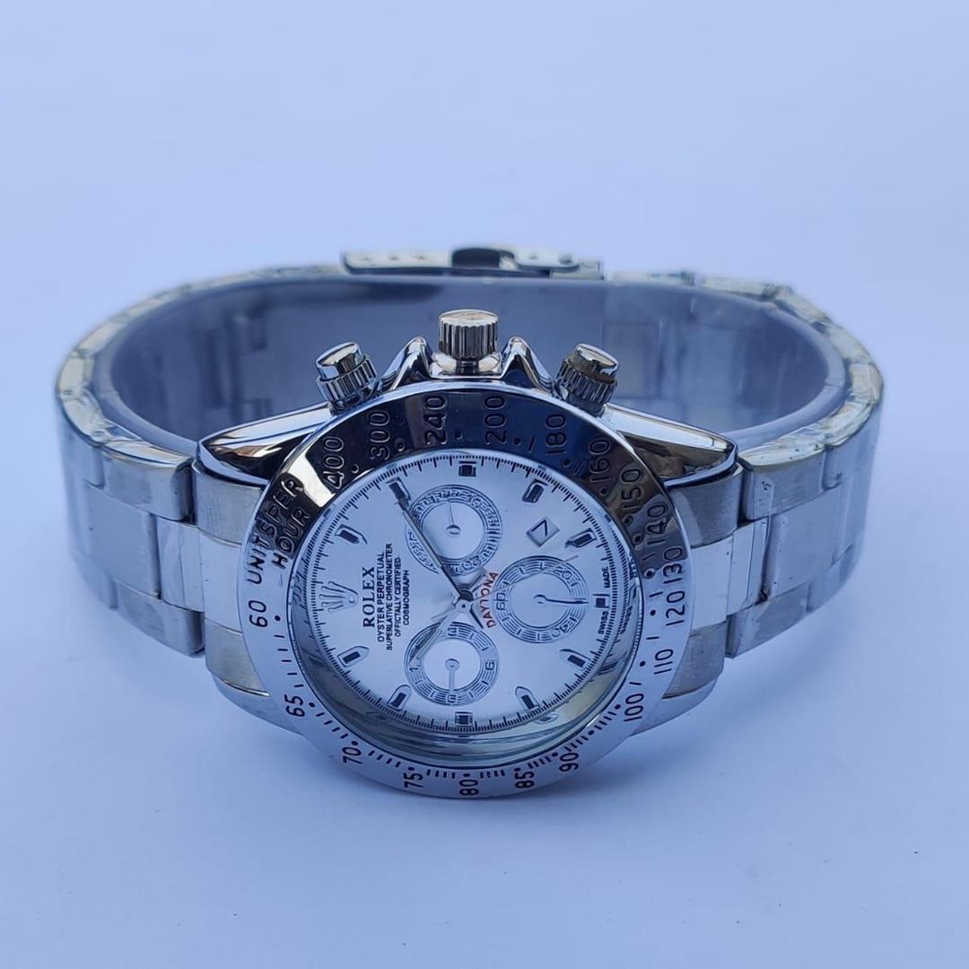 Stylish Men's Quartz Analogue Watch - 1 Pc